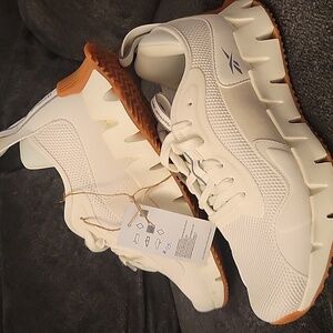 Reebok white zig dynamica adventure sneakers. New, no box